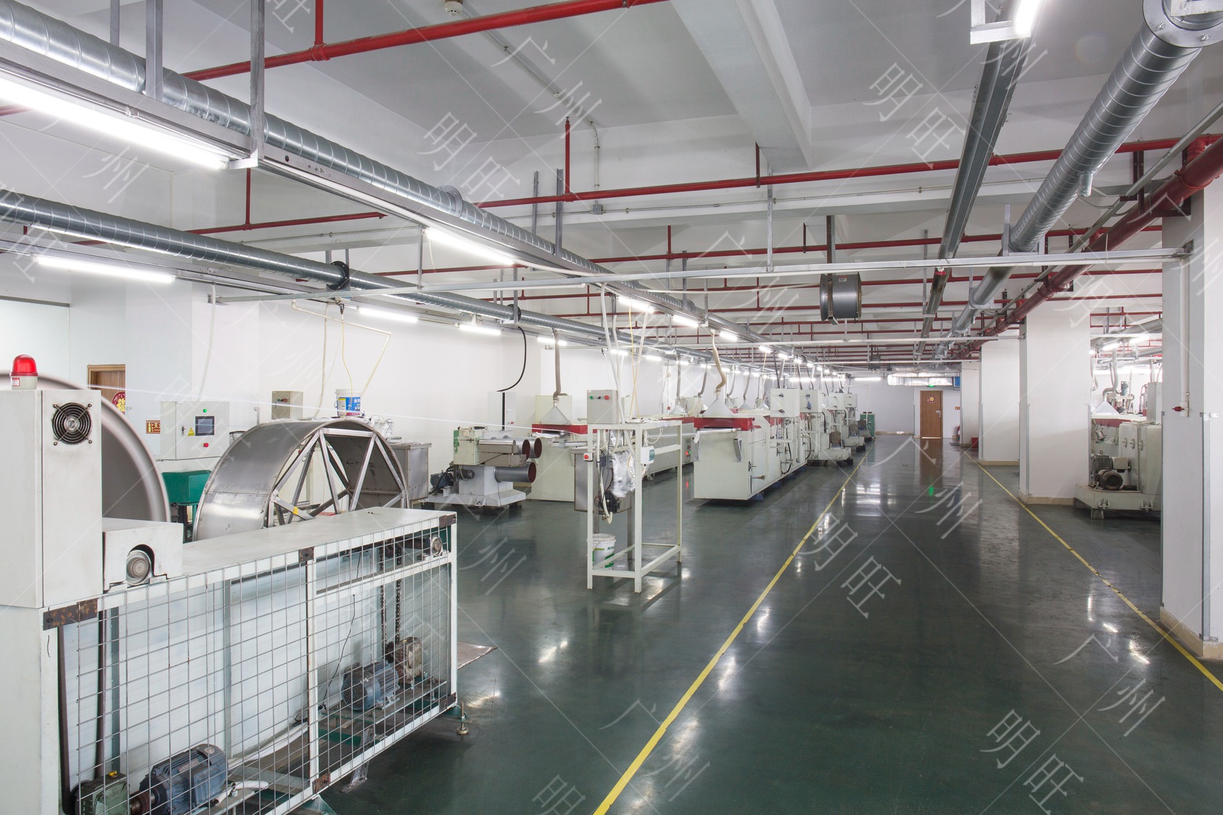 8000㎡現代化標準刷絲生產車間，通過ISO9001質量管理體系認證